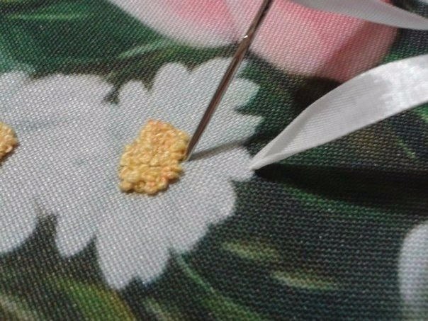 Ромашки. вышивка лентами.