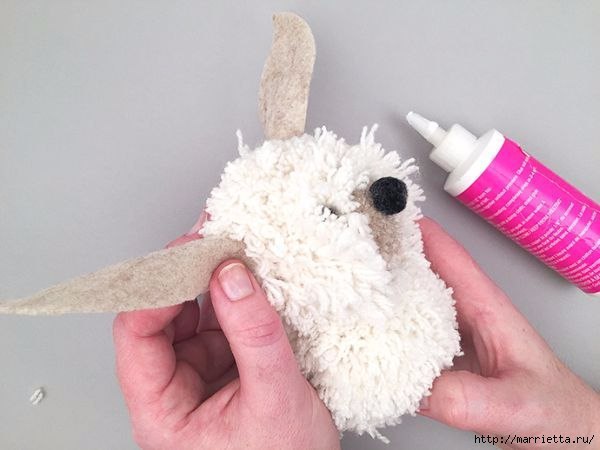 Маленький пудель из помпонов. мастер-класс