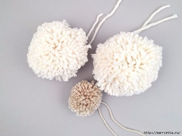 Маленький пудель из помпонов. мастер-класс