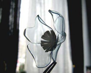 Простой цветок из пластиковой бутылки
