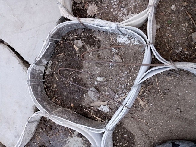 Самодельная брусчатка на дачном участке