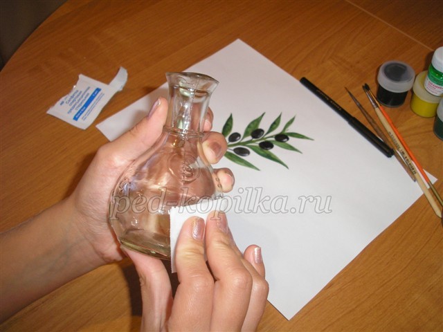 Роспись стеклянного кувшина: мастер-класс