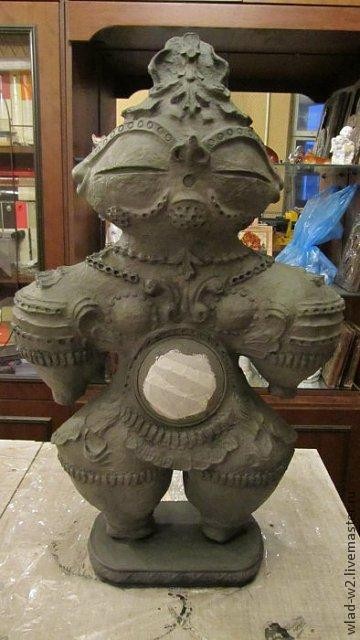 Скульптура Догу из папье-маше