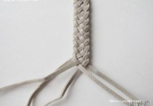 ​Плетеный браслет из замшевой ленты