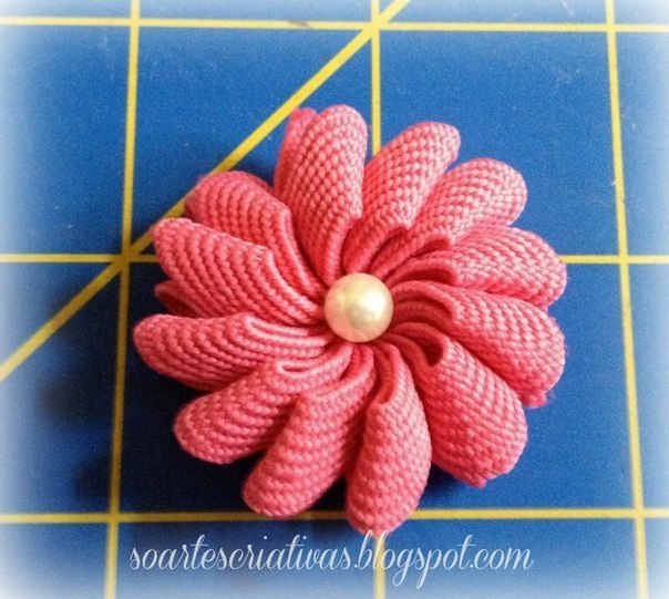 Украшение из узкой каймы: мастер-класс