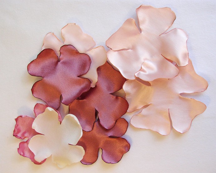 Текстильная брошь "Пиончик"