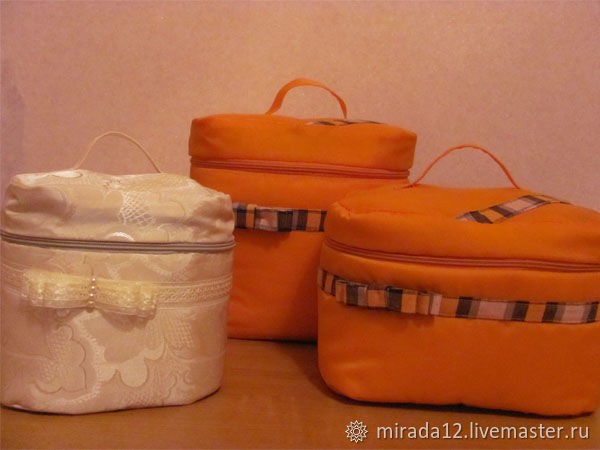 Шкатулка-косметичка с жестким каркасом