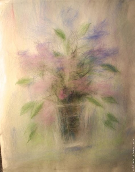 Нежная картина с цветами в технике шерстяной акварели