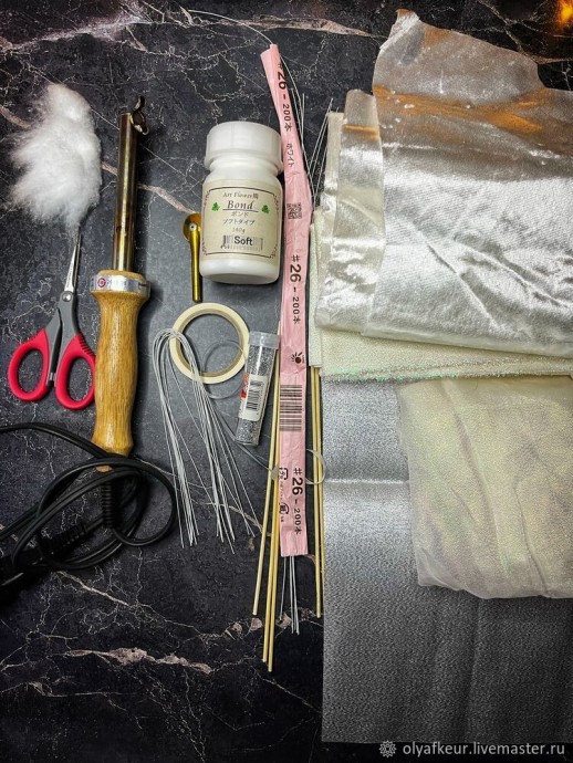 Белый цветок в раме