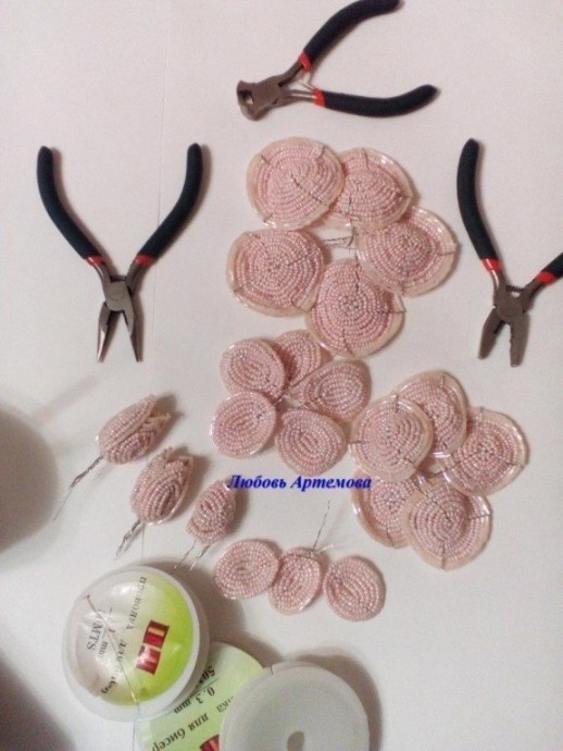 Пышная роза из бисера Пышная роза из бисера