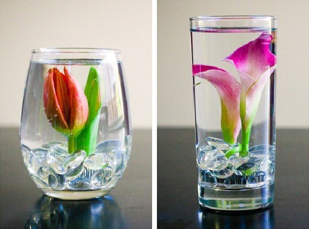 Очаровательные цветы в стакане
