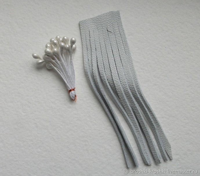 ​Брошь из кожи и меха