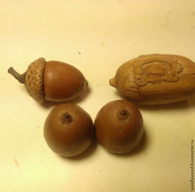 Кулон-домик в форме желудя