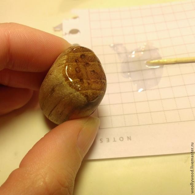 Кулон-домик в форме желудя