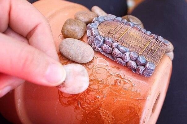 Декоративный горшок для цветов