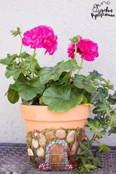 Декоративный горшок для цветов