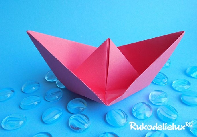 Простой кораблик в технике оригами