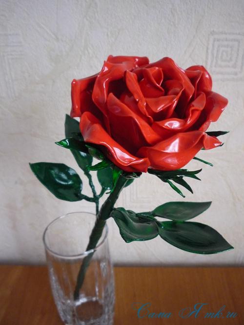 Роза из пластиковых ложек