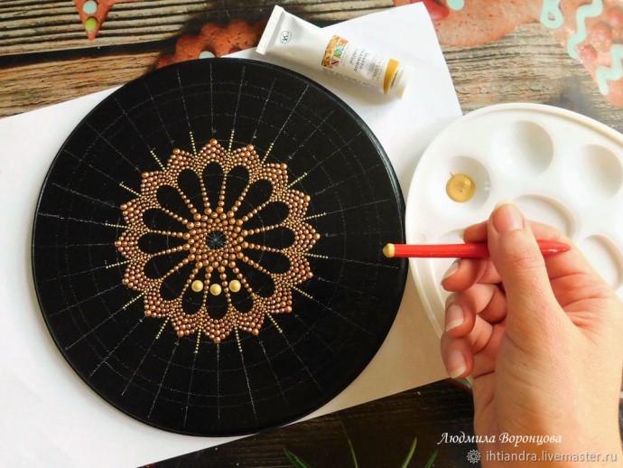 Панно в технике Dot-art