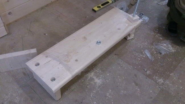 Деревянная лестница на второй этаж