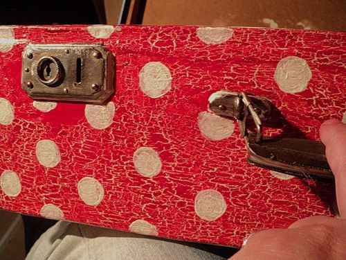 Декорируем старый чемодан