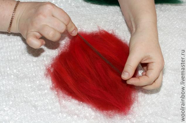 Валяем брошь-цветок Валяем брошь-цветок