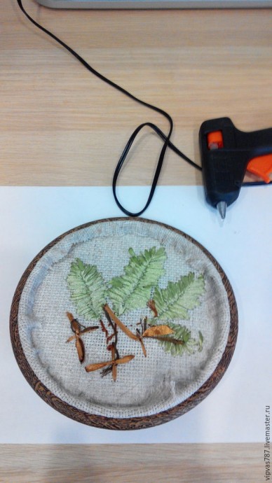 Вышитые желуди