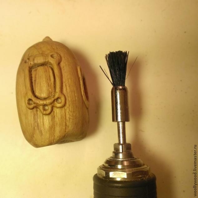 Кулон-домик в форме желудя