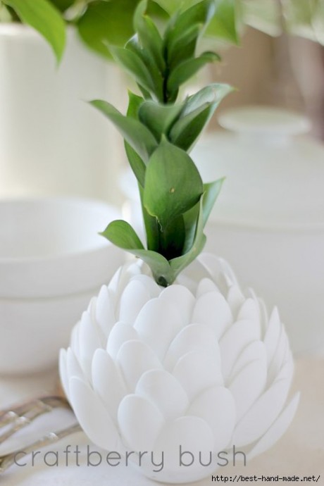 Красивая и простая в исполнении вазочка