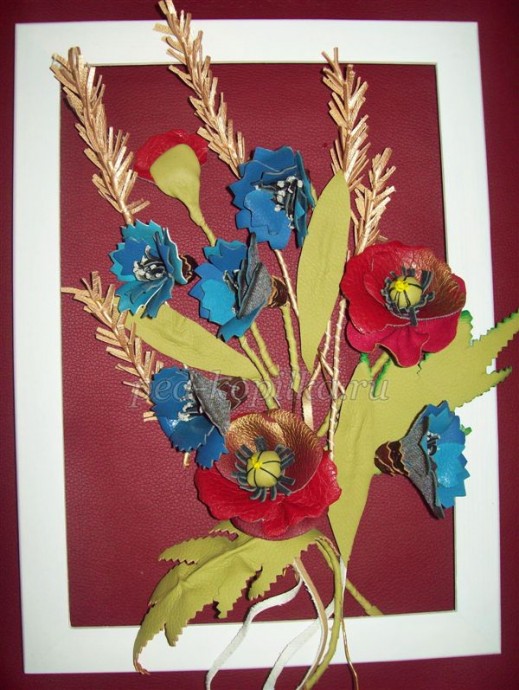 Картина из кожи "Маки"