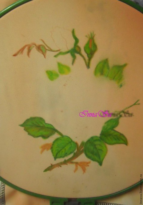 Вышитая лентами роза