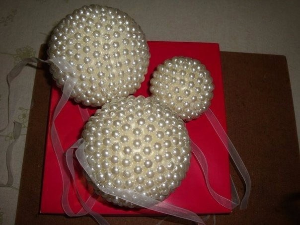 ​Ёлочные шары из жемчужных бусин: мастер-класс