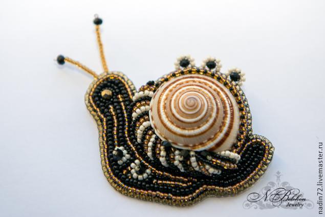 Брошь в виде улитки