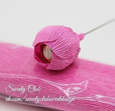 ​Сладкая розочка с конфеткой внутри