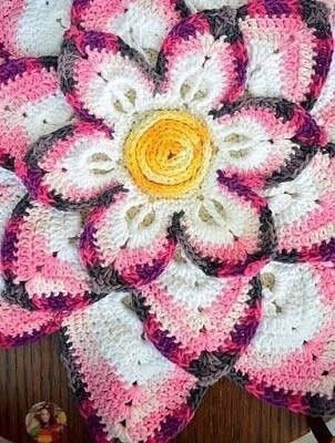 ​Вяжем салфетку "Цветок"