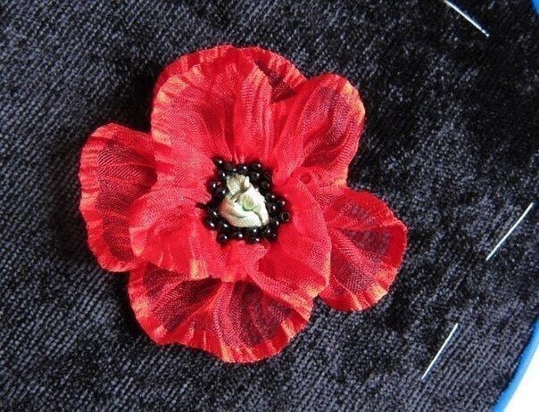 Вышивка маков лентами