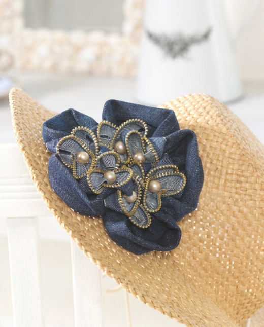 Великолепные цветы из молнии: мастер-класс