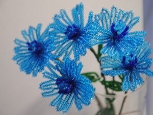 Голубые васильки из бисера