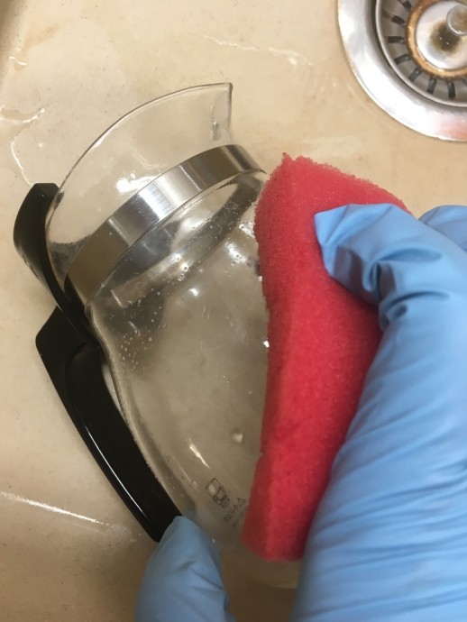 Красивый кувшин из старого чайника