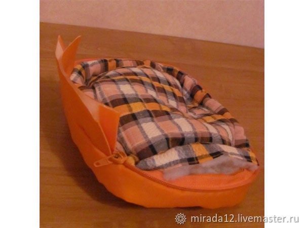 Шкатулка-косметичка с жестким каркасом