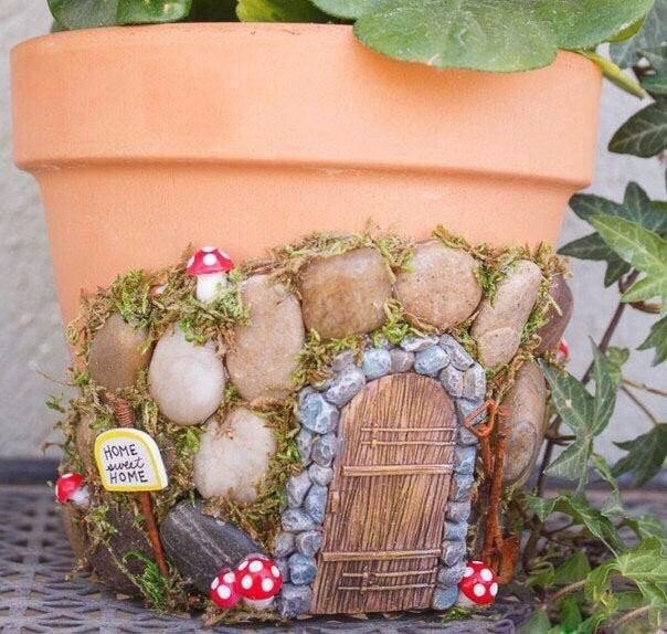 Декоративный горшок для цветов