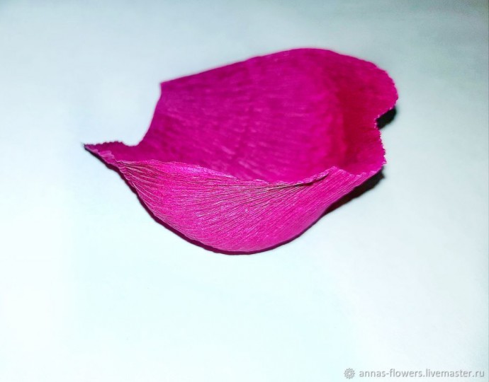 Роза из гофрированной бумаги
