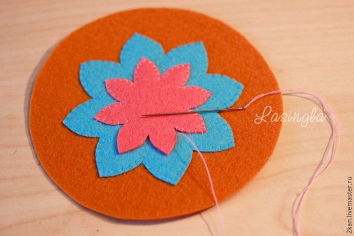 Яркая мандала из фетра