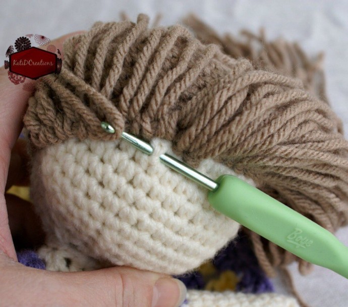 Прическа вязаной куколке: мастер-класс