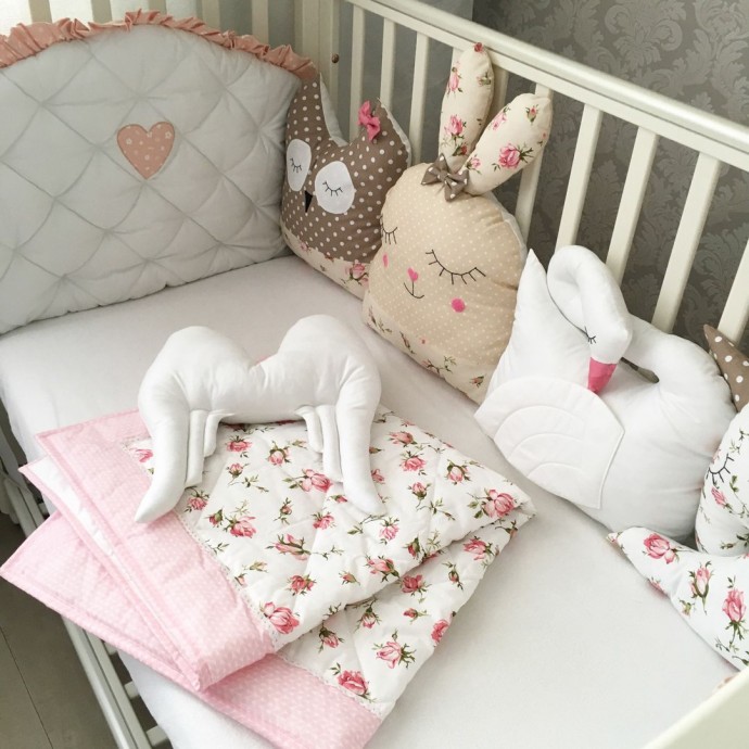 Чудесные бортик-подушки в детскую кроватку для ваших малышей