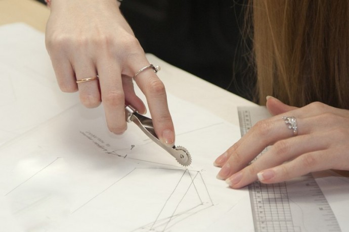 Резец или копировальный ролик - незаменимая вещь рукодельницы