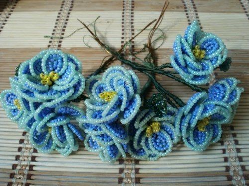 Букет голубых фиалок