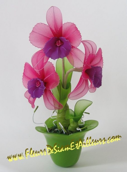 Яркие цветы из капрона: идеи