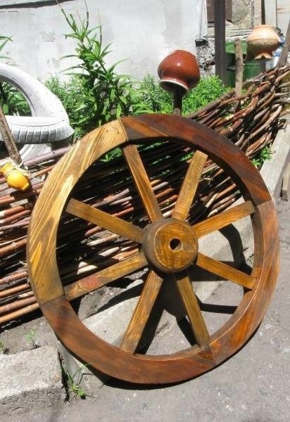Декоративное колесо от телеги своими руками