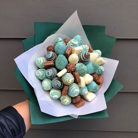 ​Идеи создания сладких букетов из крупных красивых конфет